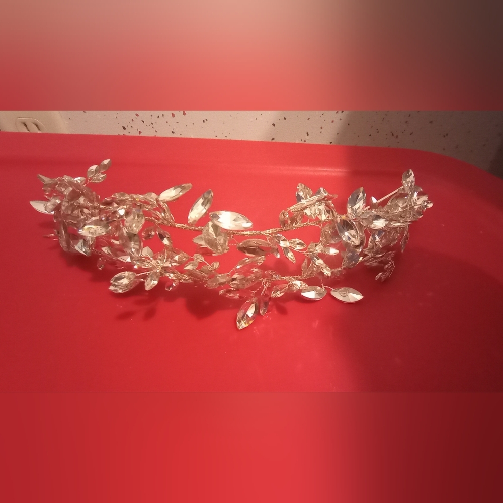 Crystal Leaf Vine Hairpiece - Clear/Silver